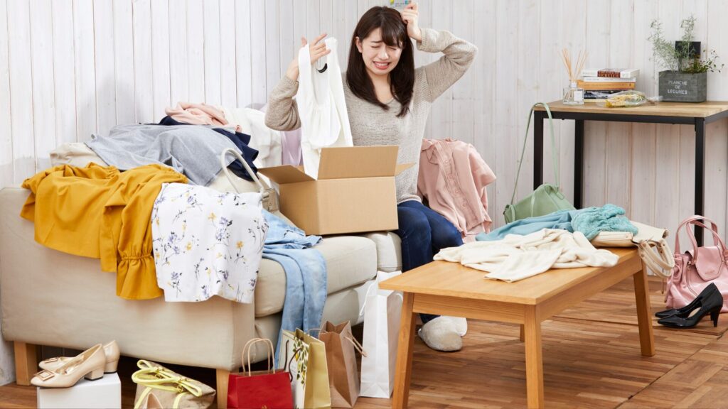 服を捨てる。
