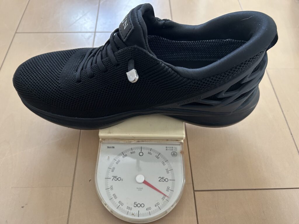 ラクーン靴　27cm 秤に乗せて測ると335gだった